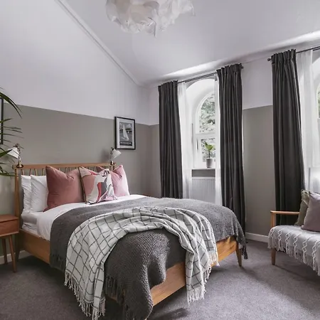 14 Church Street- Close To Train Station *
