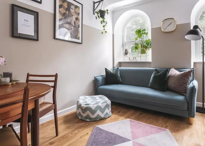 14 Church Street- Close To Train Station Windermere