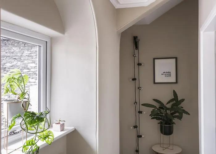 14 Church Street- Close To Train Station *