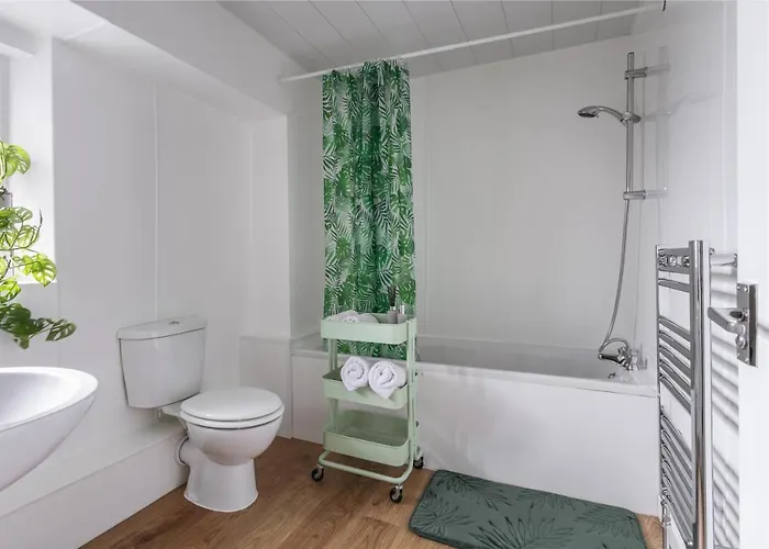 14 Church Street- Close To Train Station * Windermere