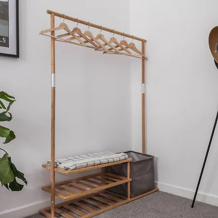 14 Church Street- Close To Train Station