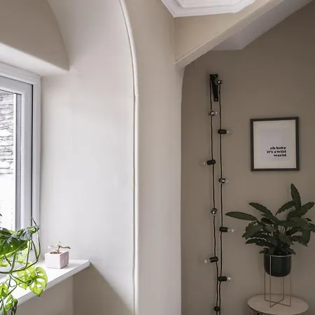 14 Church Street- Close To Train Station *